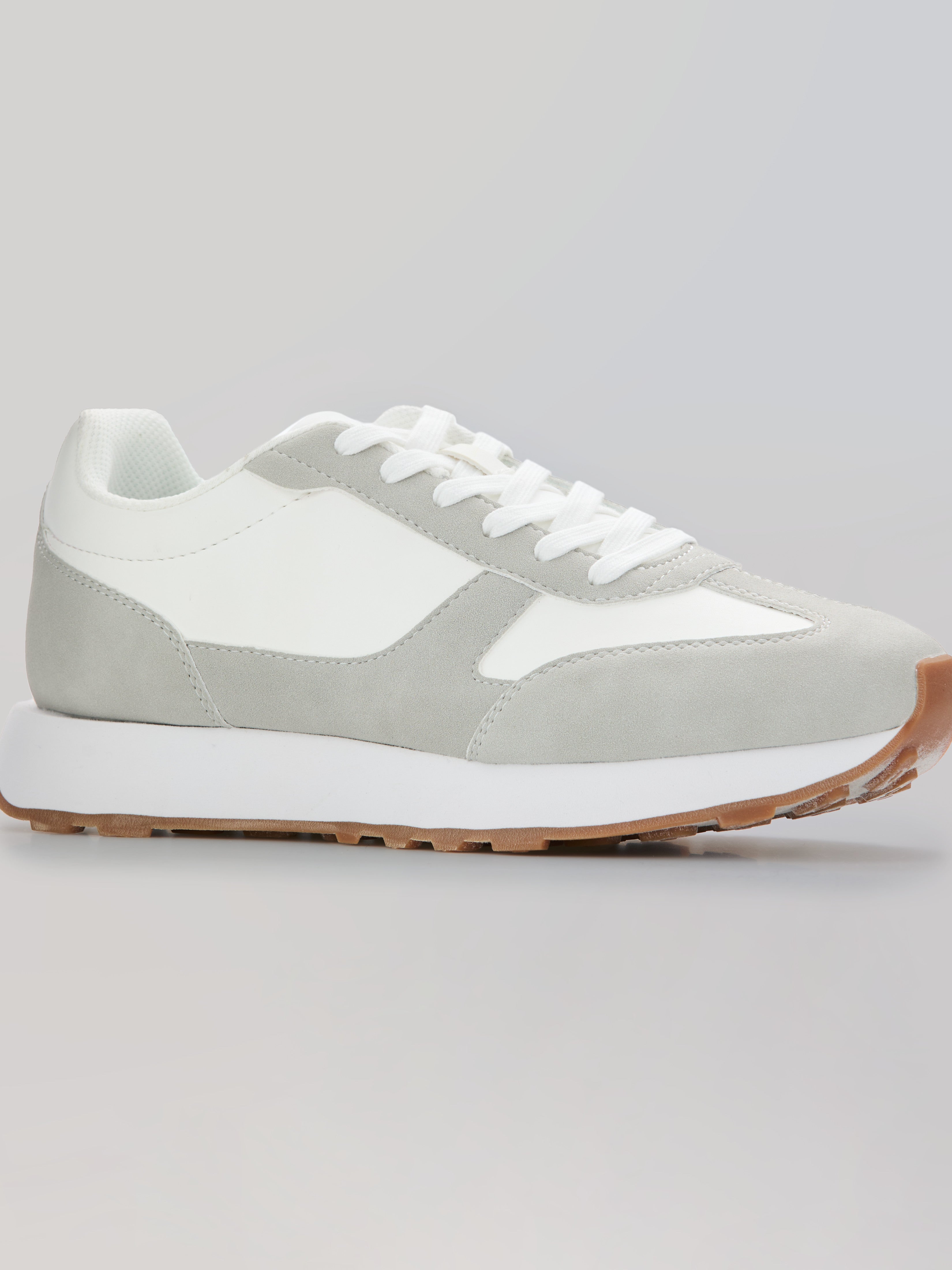 Stride Sneaker