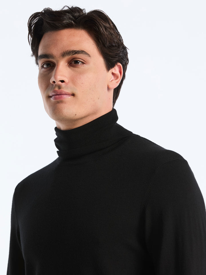 Solid Tech Turtleneck Sweater (Black) 