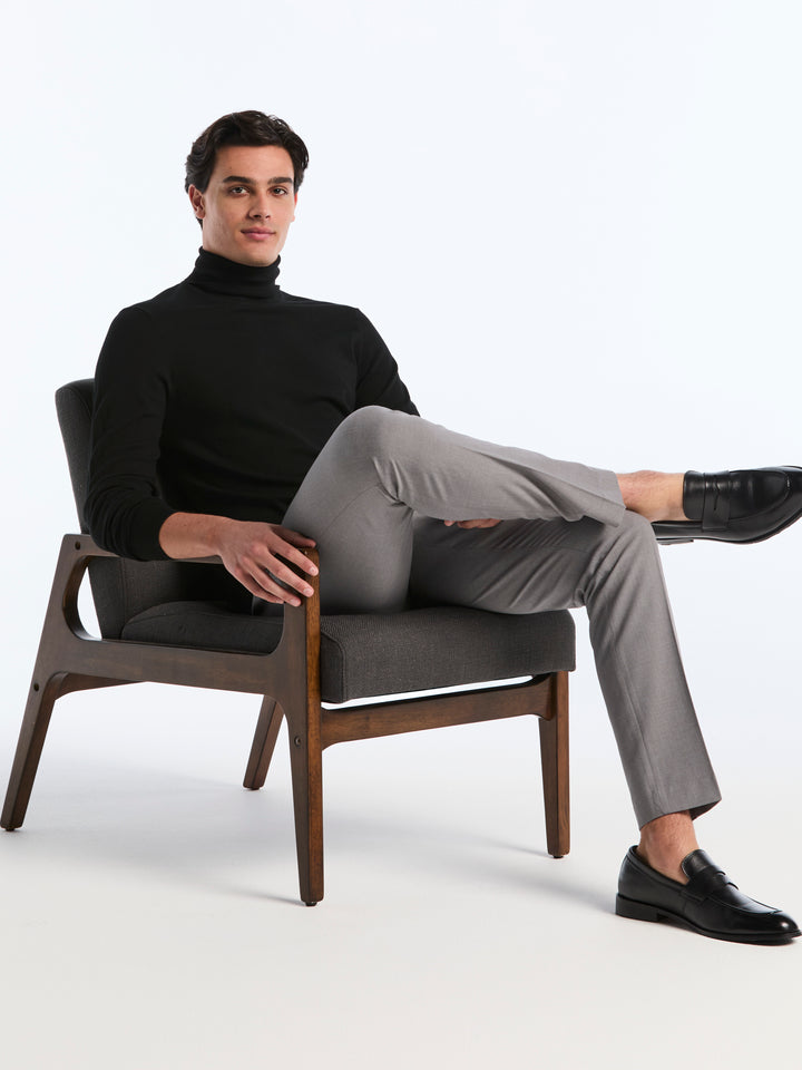 Solid Tech Turtleneck Sweater (Black) 