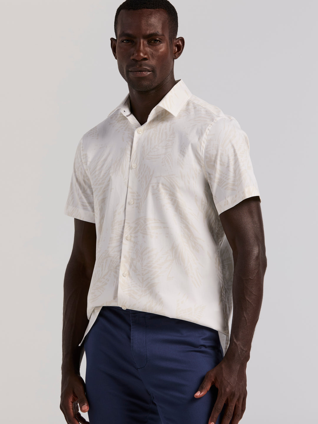 Short Sleeve Textured Feather Palm Print Cotton Shirt (Silver Birch) 