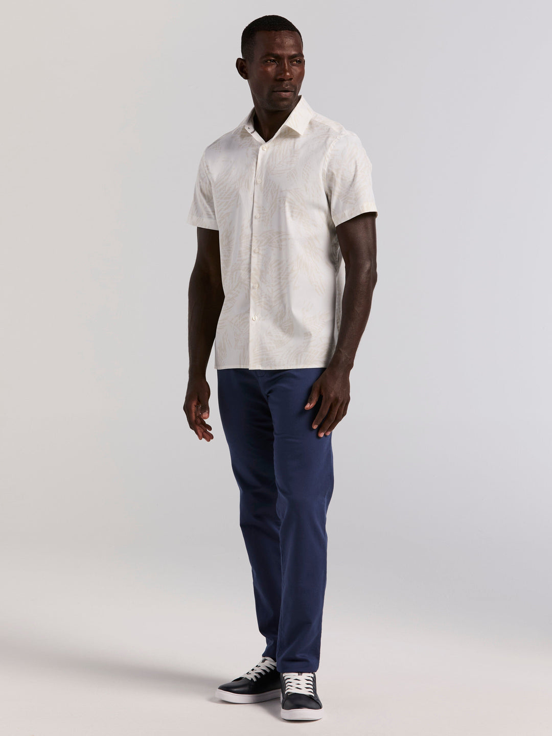 Short Sleeve Textured Feather Palm Print Cotton Shirt (Silver Birch) 