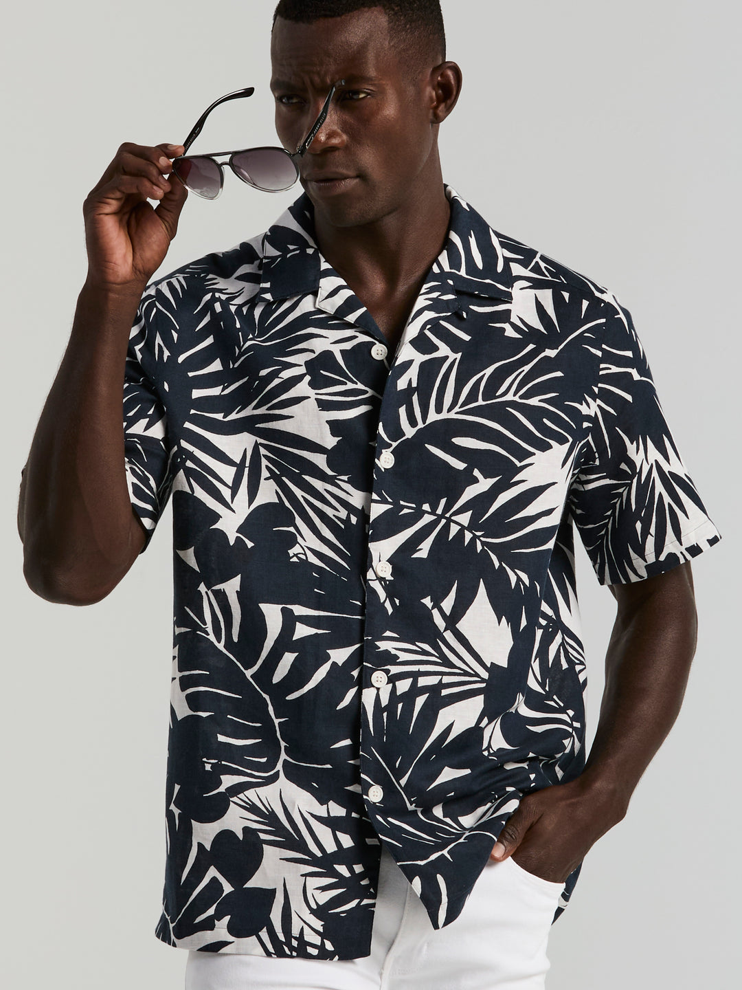 Perry Ellis Outlet Men's Tropical Leaf Print Camp Collar Shirt in Dark Sapphire/blue, Size Medium, Cotton, Regular Short Sleeves