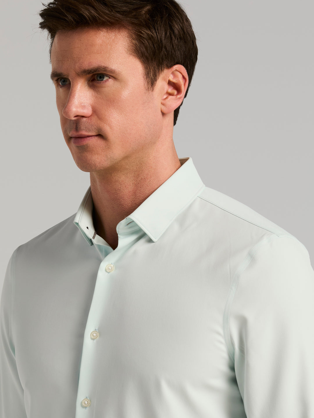 Men's Untucked Slim Fit Solid Stretch Shirt (Skylight) 