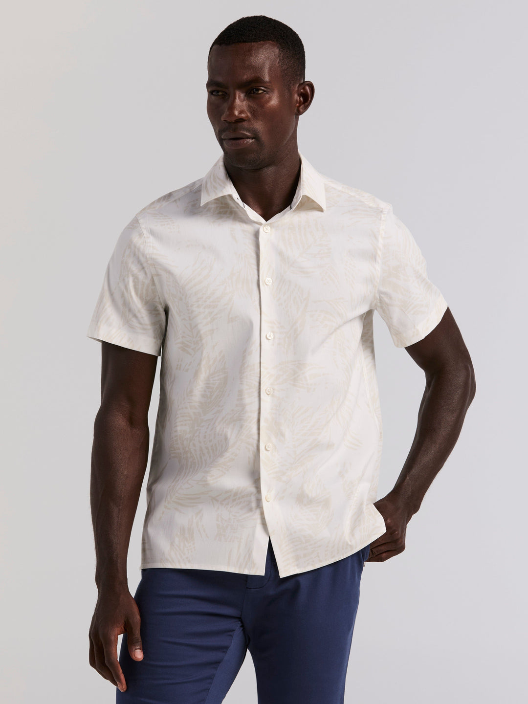 Short Sleeve Textured Feather Palm Print Cotton Shirt (Silver Birch) 