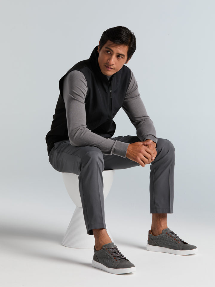 Solid Stretch Full-Zip Fleece Vest (Black) 