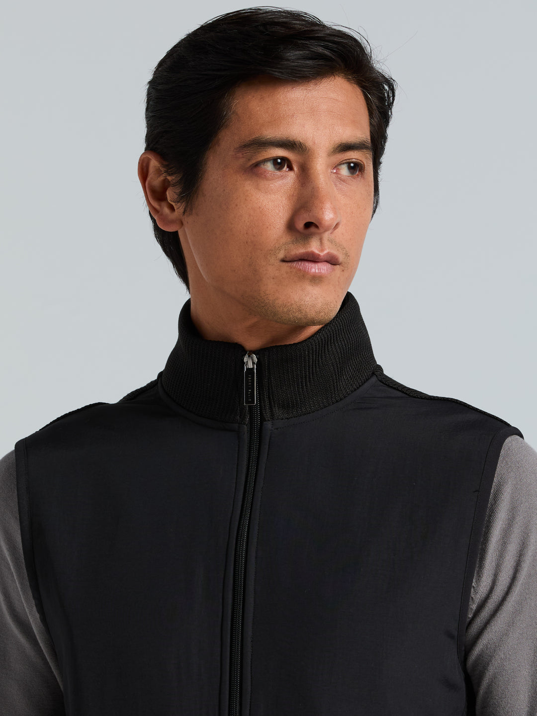 Solid Stretch Full-Zip Fleece Vest (Black) 