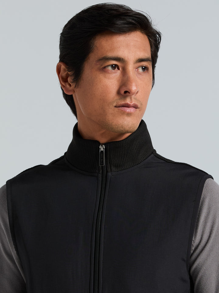 Solid Stretch Full-Zip Fleece Vest (Black) 
