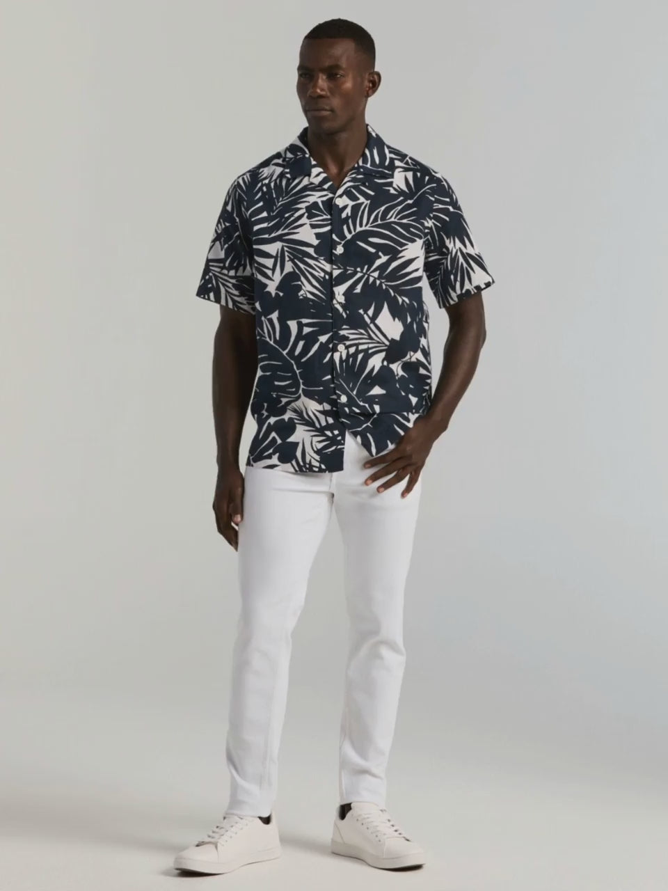 Remotion Video: Tropical Camp Collar Lookbook
